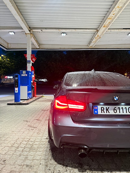 BMW 335i 8 of 19