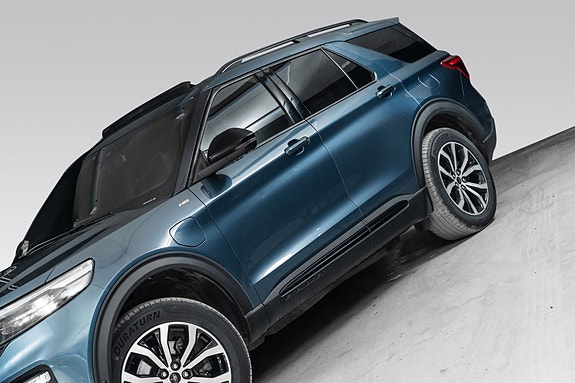 Ford Explorer 3 of 5