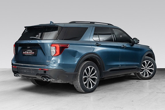 Ford Explorer 2 of 5