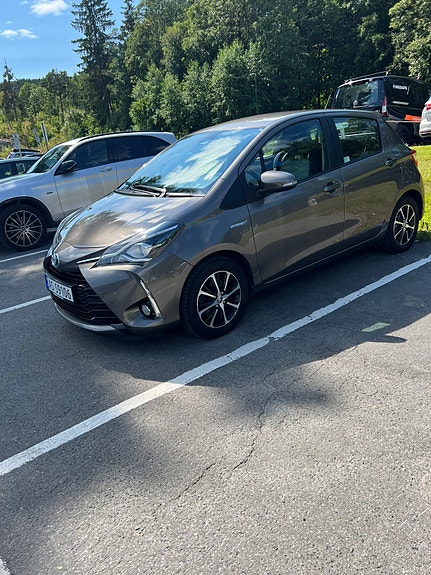 Toyota Yaris 3 of 11