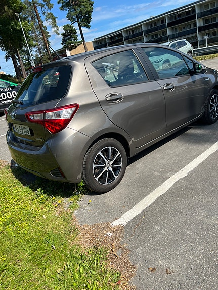 Toyota Yaris 4 of 11