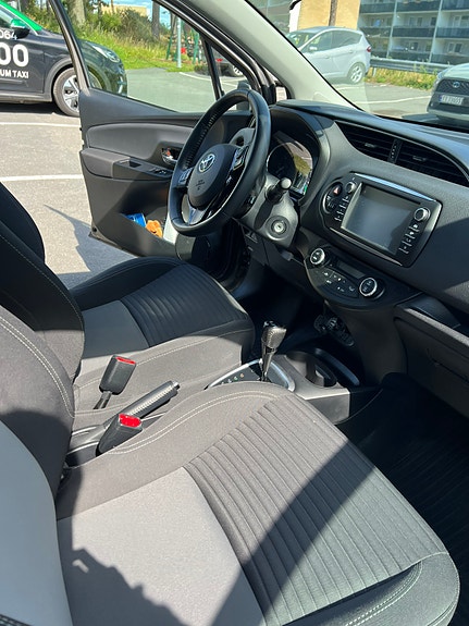 Toyota Yaris 9 of 11