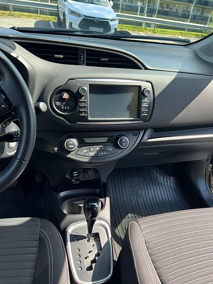 Toyota Yaris 7 of 11