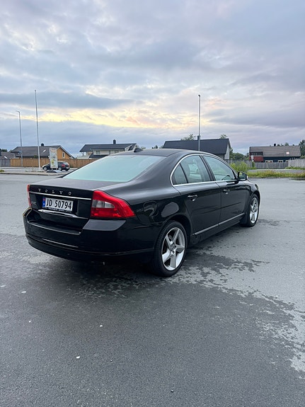Volvo S80 2 of 5