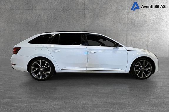 Skoda Superb 2 of 5