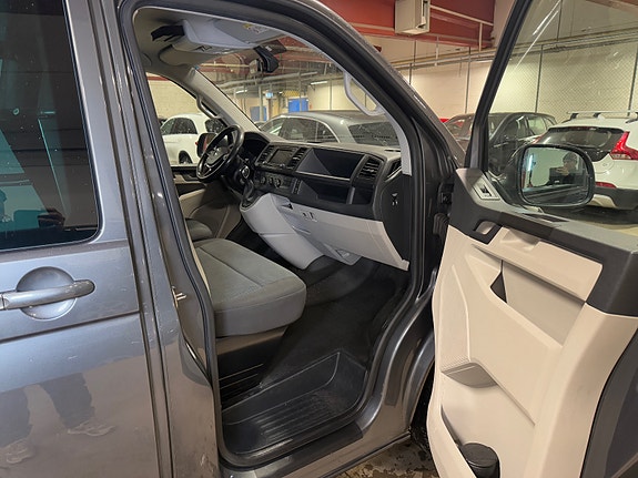Volkswagen Transporter 26 of 30