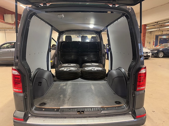 Volkswagen Transporter 18 of 30