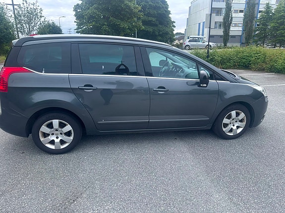 Peugeot 5008 3 of 8