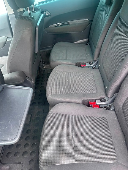 Peugeot 5008 5 of 8