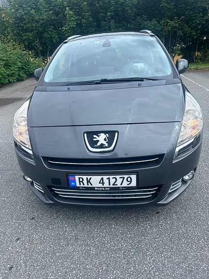 Peugeot 5008 2 of 8