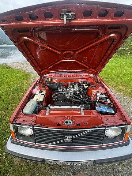 Volvo 240 4 of 5