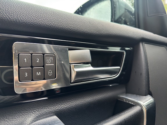 Land Rover Discovery 12 of 23
