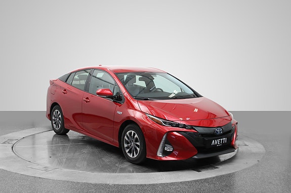 Toyota Prius Plug-in Hybrid 3 of 5