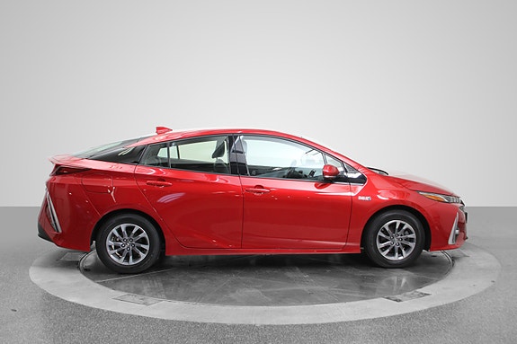 Toyota Prius Plug-in Hybrid 4 of 5