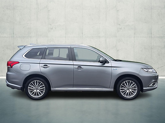 Mitsubishi Outlander 4 of 5