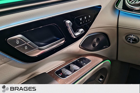 Mercedes-Benz EQS SUV 18 of 26