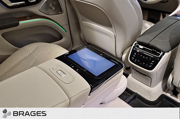 Mercedes-Benz EQS SUV 23 of 26