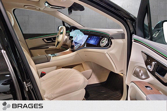 Mercedes-Benz EQS SUV 21 of 26