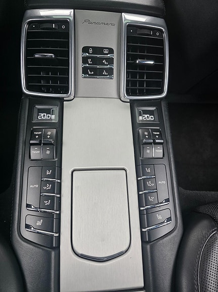 Porsche Panamera 4S 13 of 18