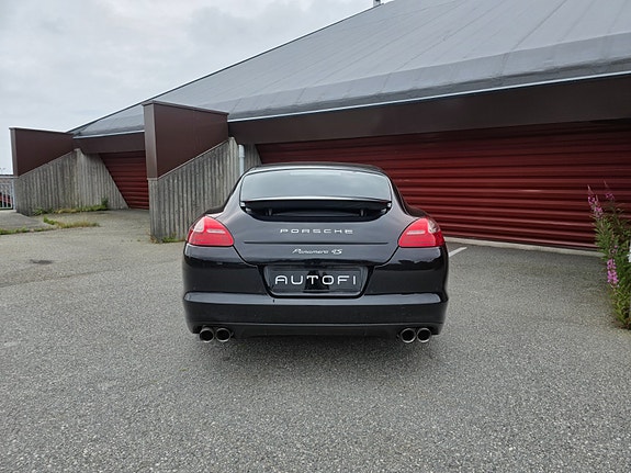 Porsche Panamera 4S 5 of 18