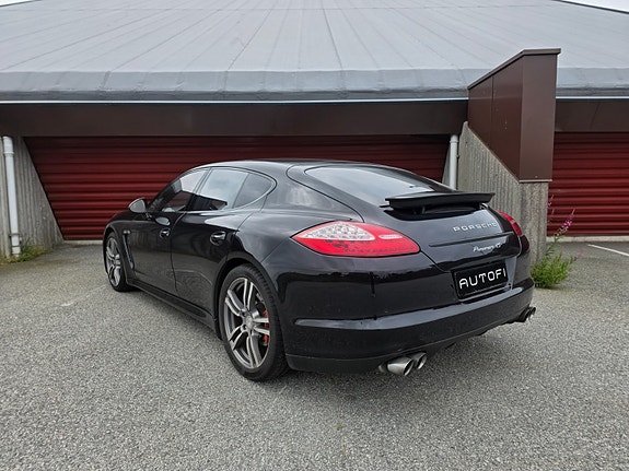 Porsche Panamera 4S 3 of 18