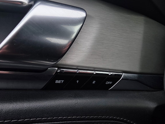 Porsche Panamera 4S 17 of 18