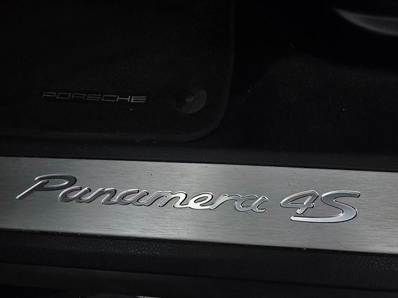 Porsche Panamera 4S 18 of 18