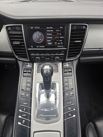 Porsche Panamera 4S 7 of 18