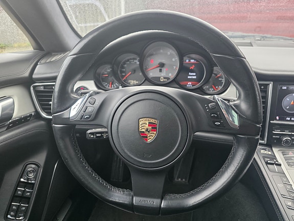 Porsche Panamera 4S 8 of 18