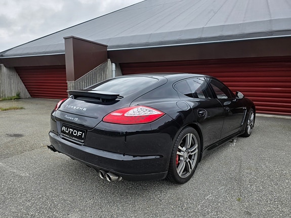 Porsche Panamera 4S 4 of 18