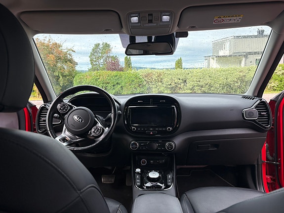 Kia e-Soul 10 of 15