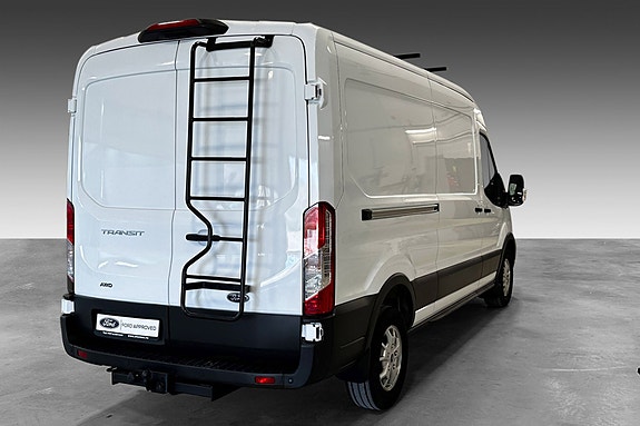 Ford Transit 8 of 23
