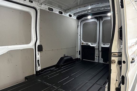 Ford Transit 10 of 23