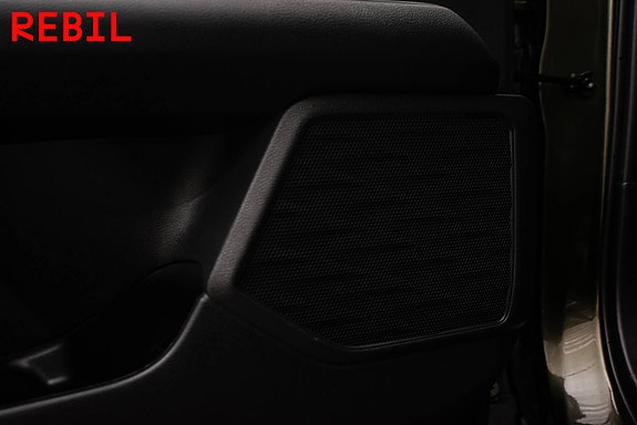 Lexus UX300e 19 of 24