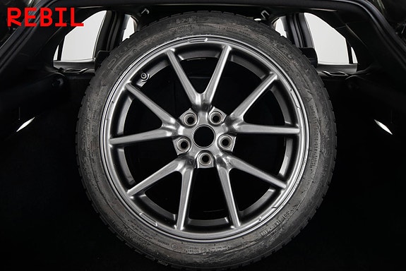 Lexus UX300e 23 of 24
