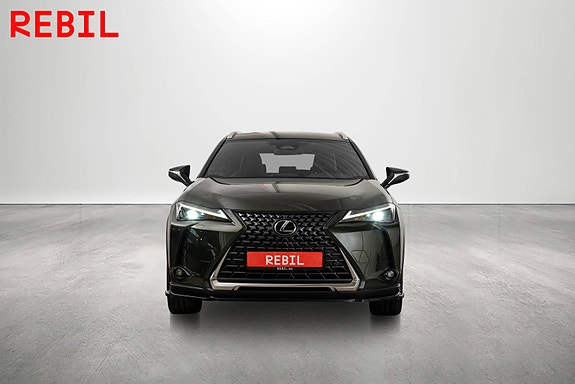 Lexus UX300e 3 of 24