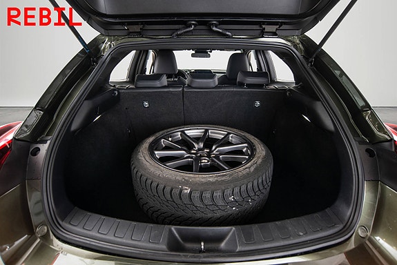 Lexus UX300e 22 of 24