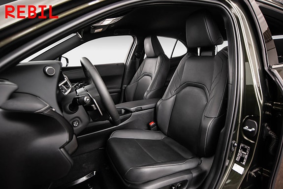 Lexus UX300e 8 of 24
