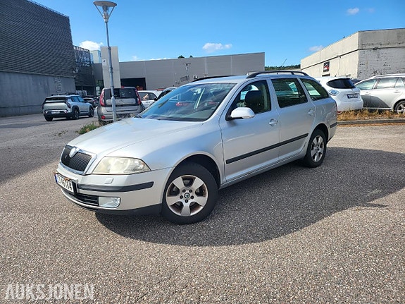 Skoda Octavia 2 of 5