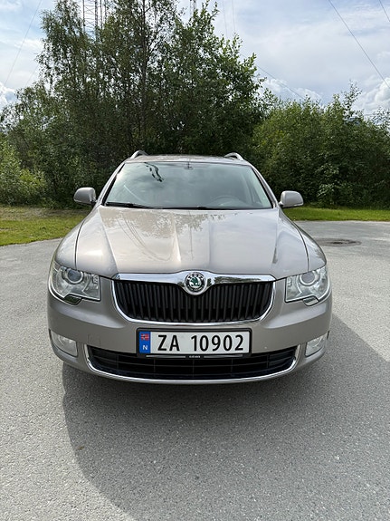 Skoda Superb 2 of 5