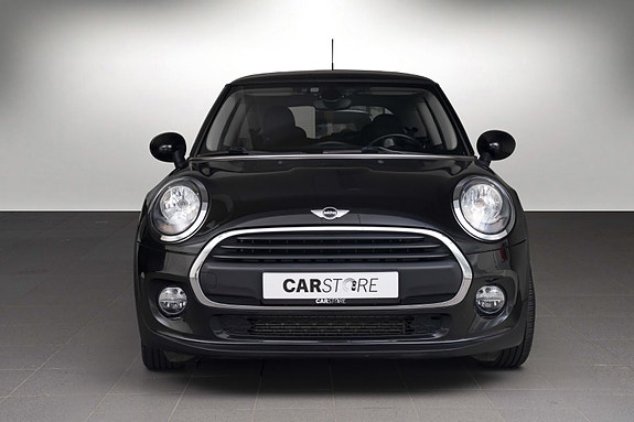 MINI One 3 of 5