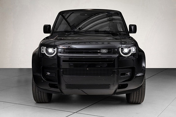 Land Rover Defender 110 4 of 5