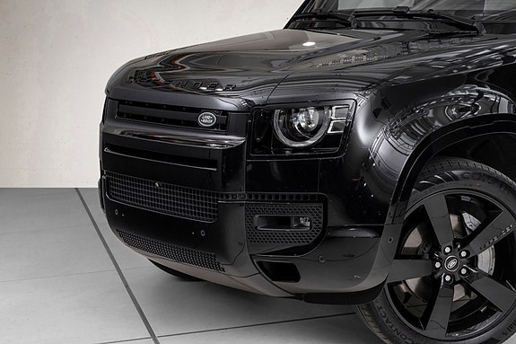 Land Rover Defender 110 3 of 5