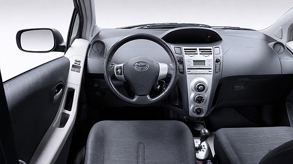 Toyota Yaris 11 of 16
