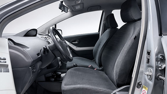 Toyota Yaris 9 of 16