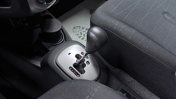 Toyota Yaris 15 of 16