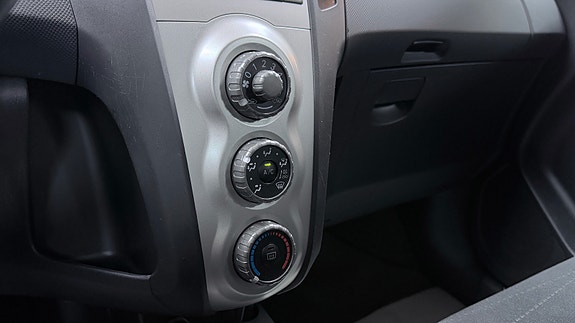 Toyota Yaris 14 of 16