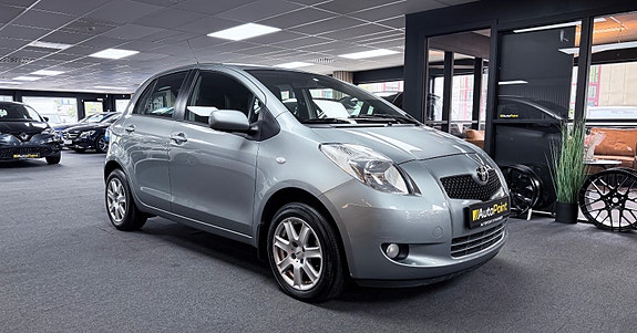 Toyota Yaris 3 of 16