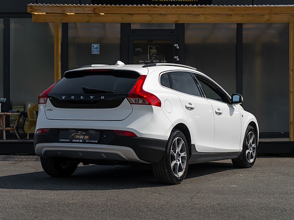 Volvo V40 Cross Country 7 of 30