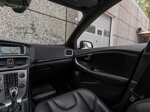 Volvo V40 Cross Country 28 of 30